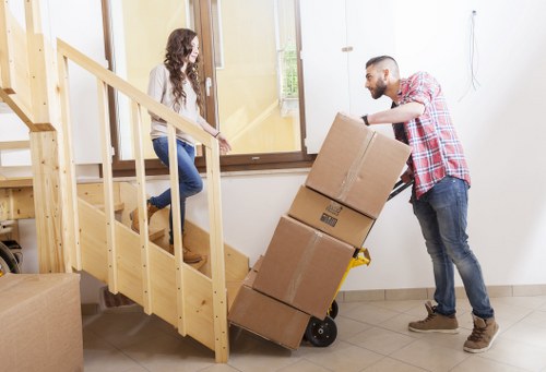 Cubic-yard rate examples for apartment and house moves in Notting Hill